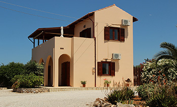 EXQUISITE SEA & MOUNTAIN VIEWS