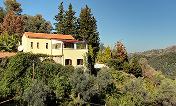 AMAZING LUXURY VILLA WITH A HEAVENLY GARDEN