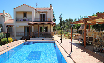 ELEGANT RESIDENCE WITH POOL AND GARDEN